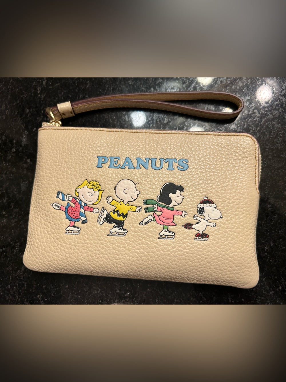 Coach X Peanuts Corner Zip Wristlet With Snoopy And Friends Motif - Picture 1 of 7